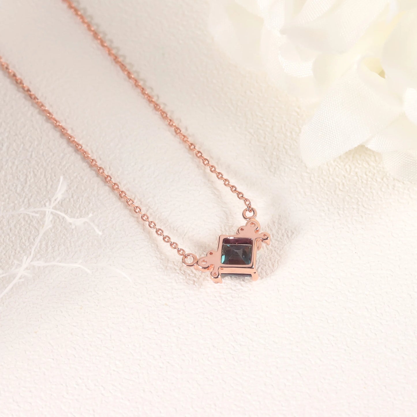 GEM'S BALLET Square 5x5mm Color Change Lab Alexandrite