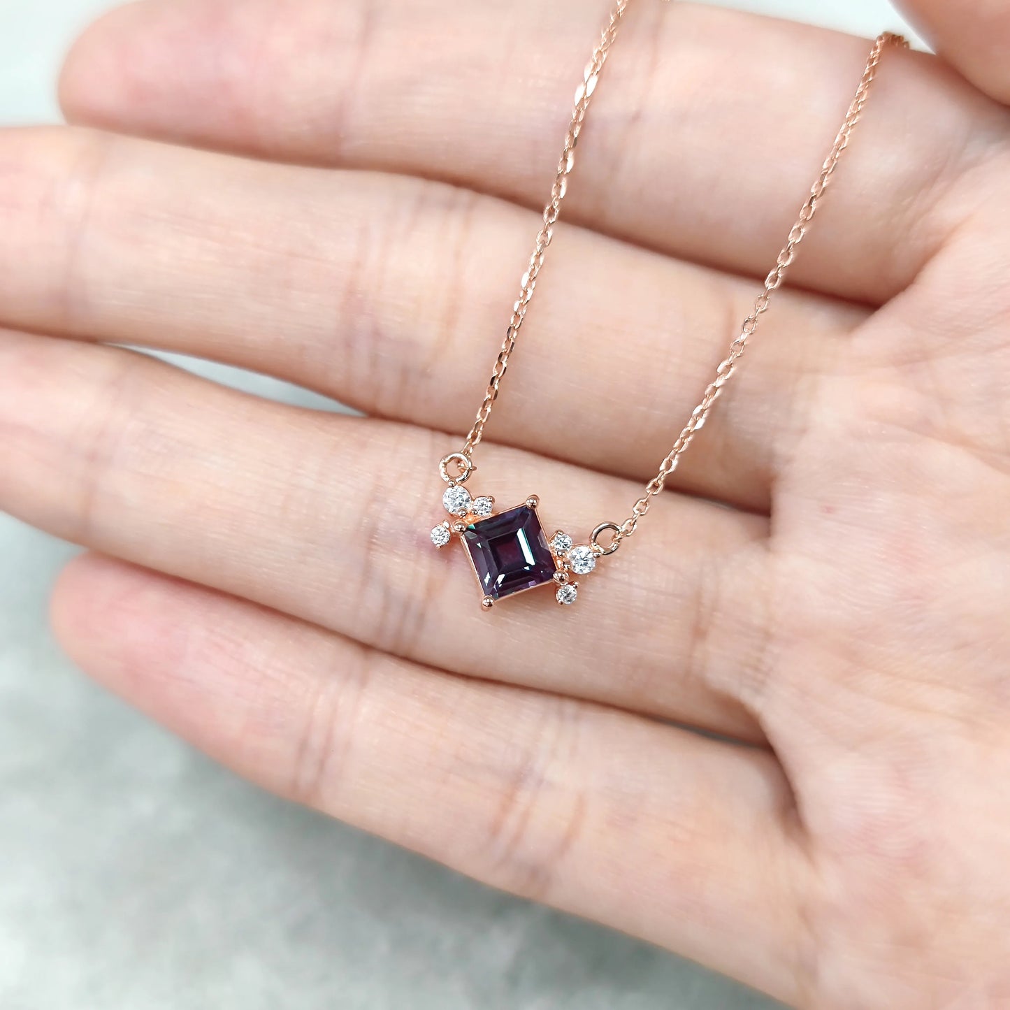 GEM'S BALLET Square 5x5mm Color Change Lab Alexandrite